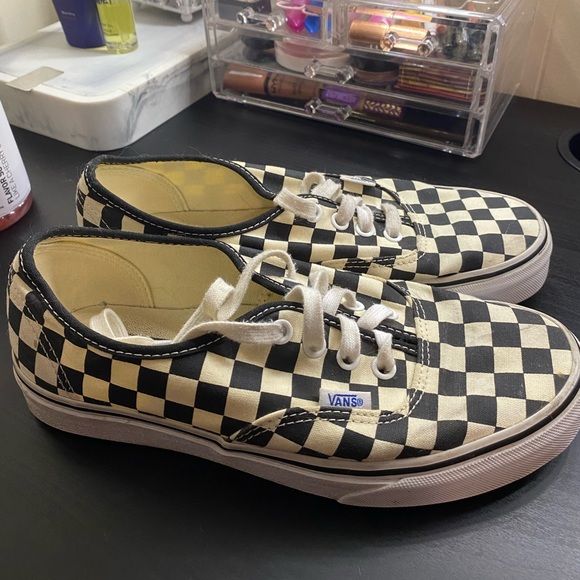 CHECKERED VANS - Picture 2 of 5